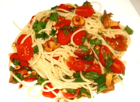 Tomato, Basil, Pignoli & Chanterelle Pasta